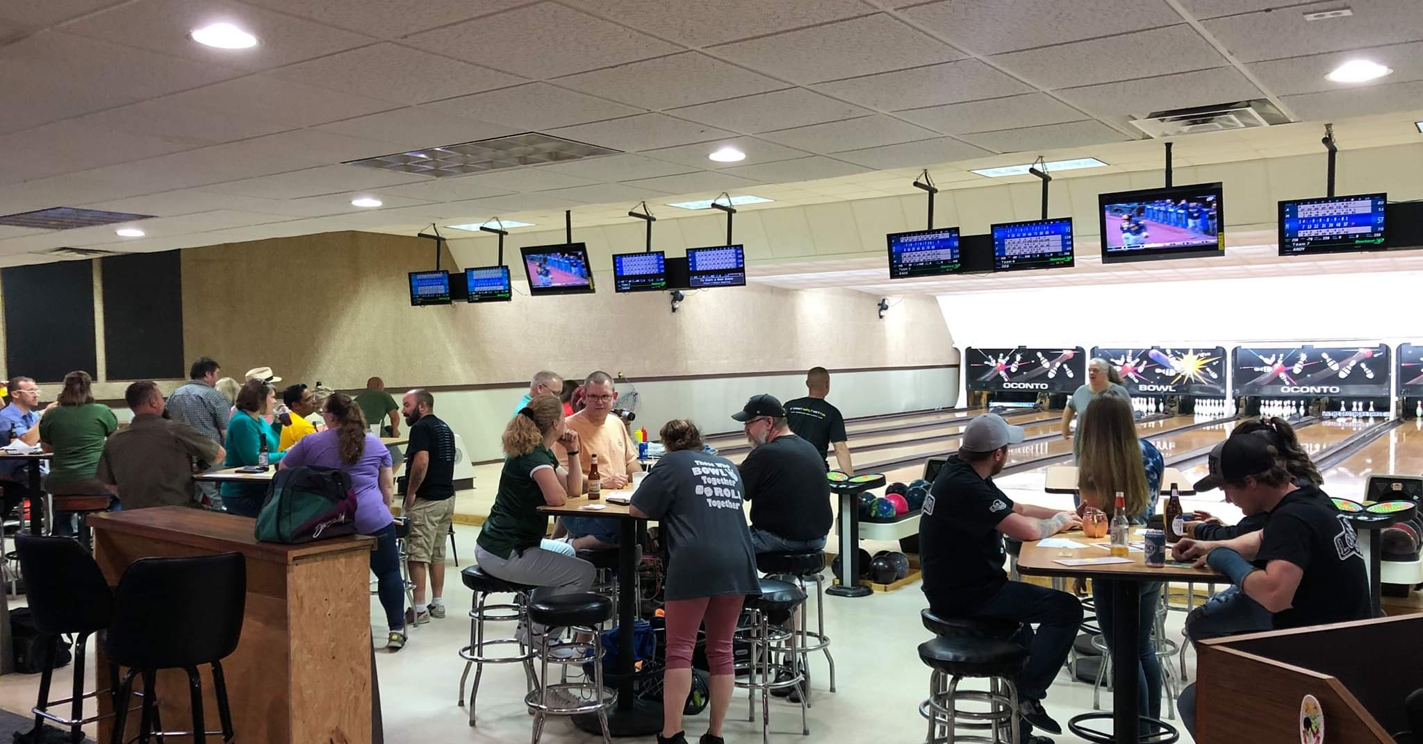 people bowling